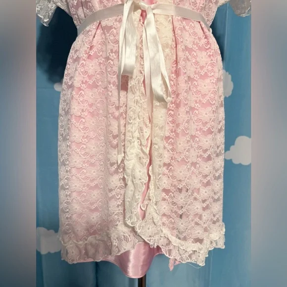 Pink vintage slip and white lacy robe w/ ribbon tie. L - Picture 6 of 9